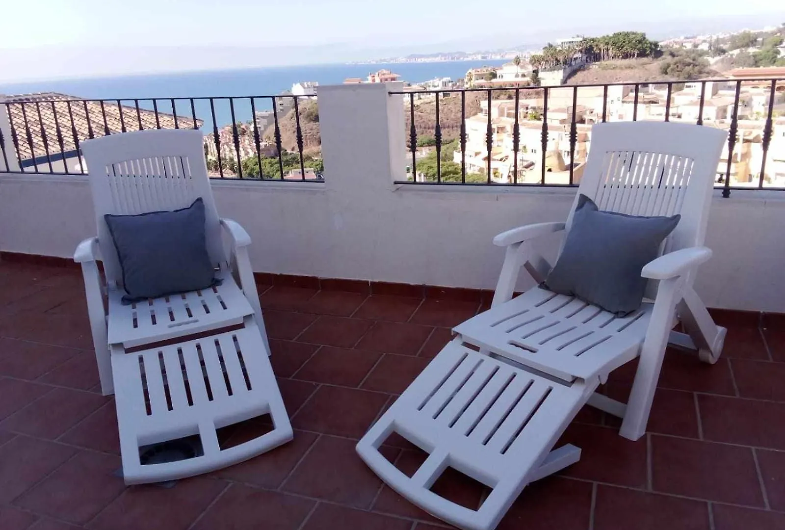 Maravilloso Apartamento Frente Al Mar 贝纳尔马德纳