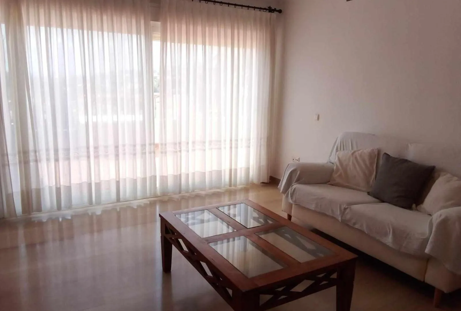 Maravilloso Apartamento Frente Al Mar 贝纳尔马德纳