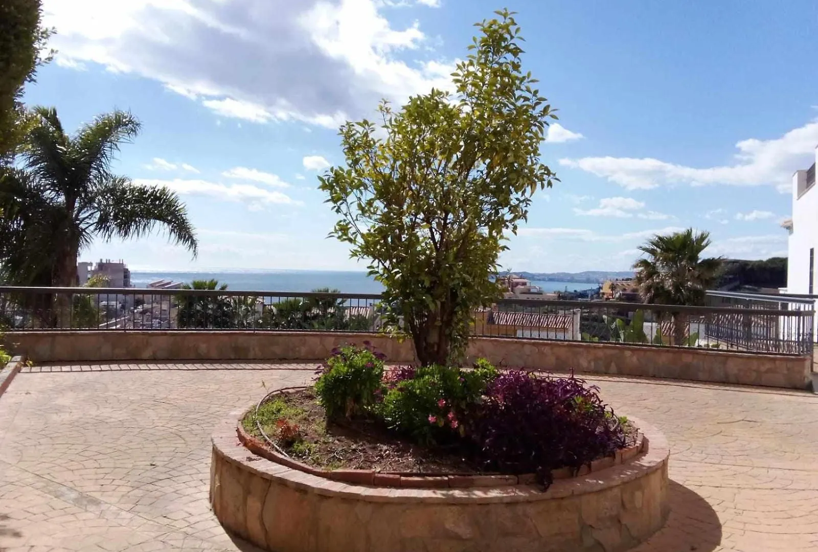 Maravilloso Apartamento Frente Al Mar 贝纳尔马德纳